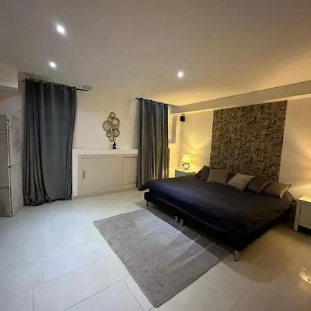 Les Champs Elysées-125m2 Modern&Spacious-2